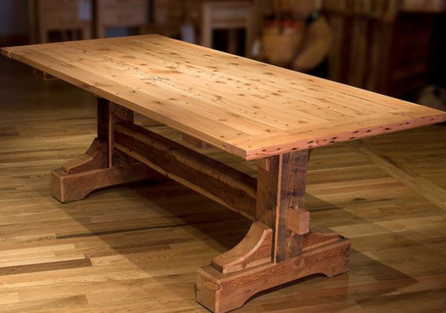 Mesa de madera en Bizkaia